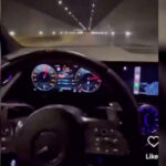 Napoli, in auto a 200 chilometri all’ora lungo la galleria Vittoria: posta il video sui social. La denuncia: “Gli va stracciata la patente”